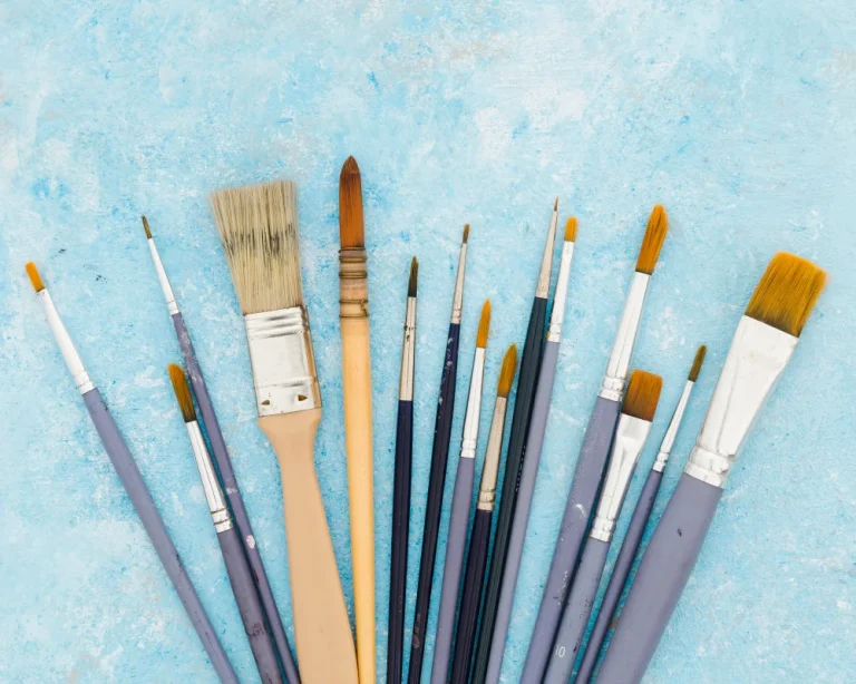 How to Choose the Right Bristles for Your Long Handle Paint Brush