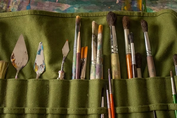 Essential Oil Brush Types How Each Serves Your Artistic Needs
