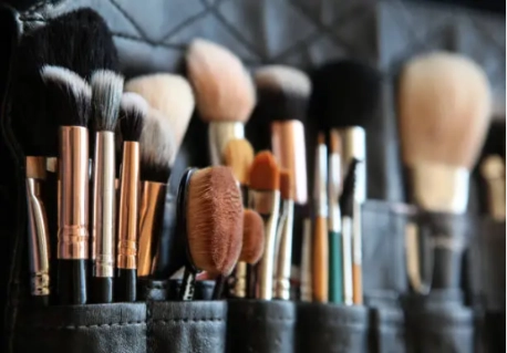 What Makes a Paint Brush Set Useful for School, Studio, and Home Projects