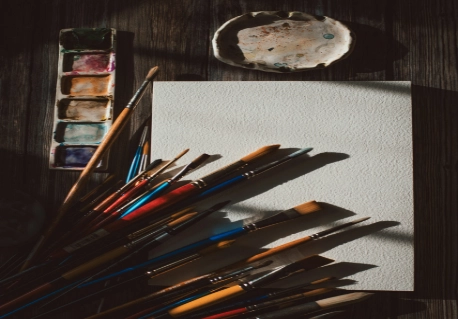 a bunch of paint brushes